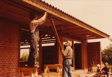 STRANDVEJEN 14 - LYSTRUP STRAND, nyt hus skrider frem i 1970erne.jpg